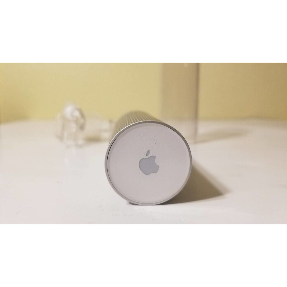 Apple A1023 iSight Firewire Camera Webcam with Travel Case, No Wire No Cable